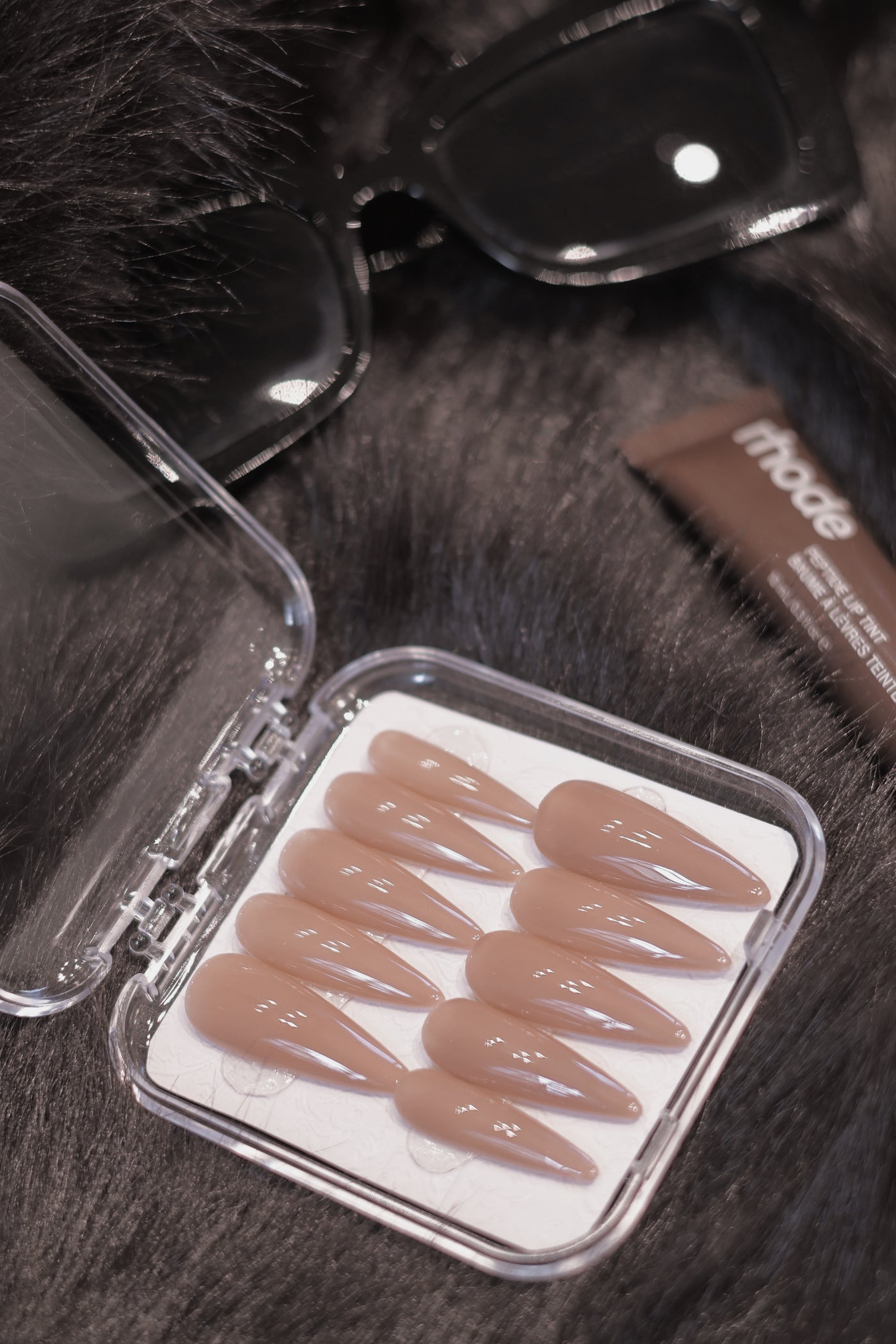 Mocha press-on nails