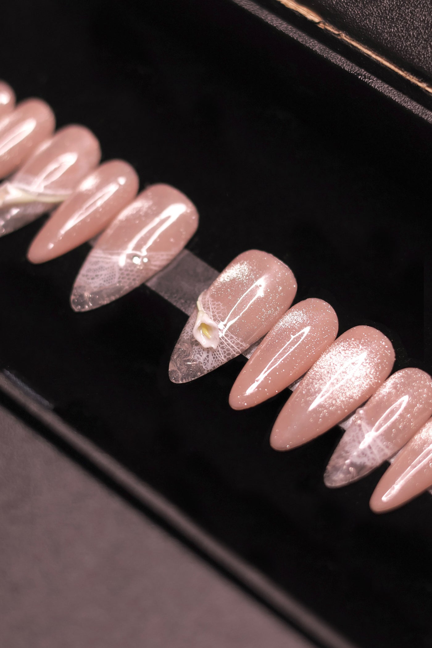 Calla Lily press-on nails