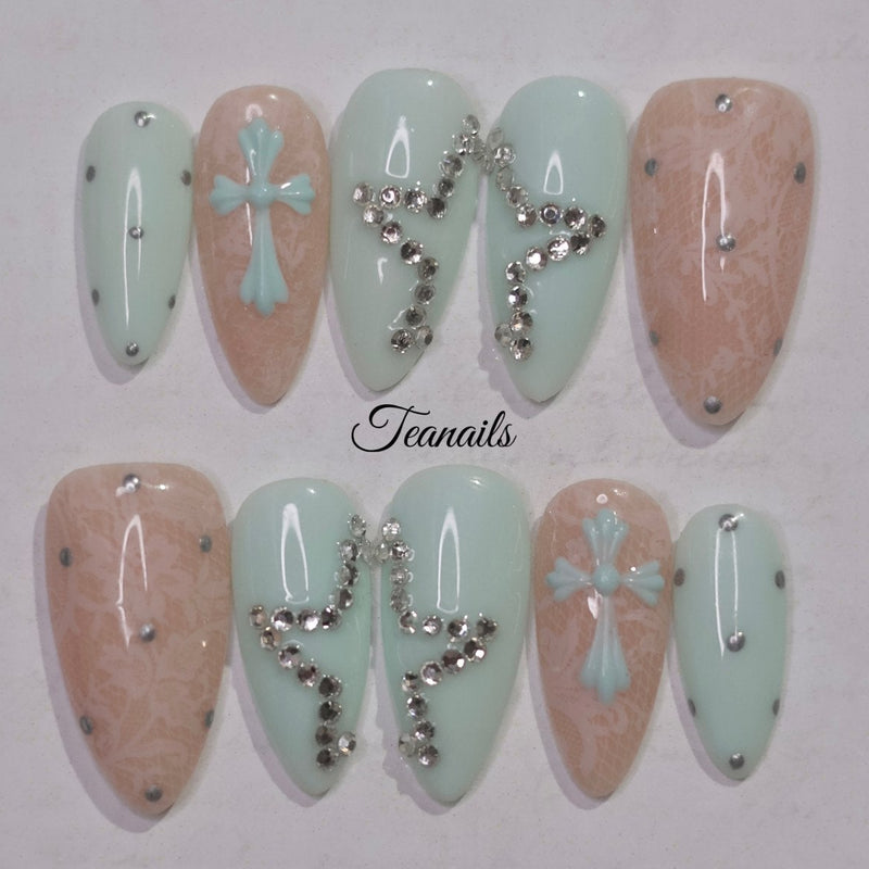 The Tiffany press-on nail set