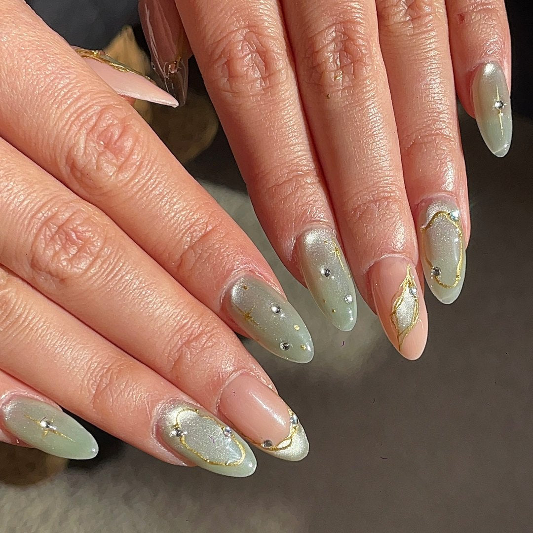 Mint cat-eye — custom nail design